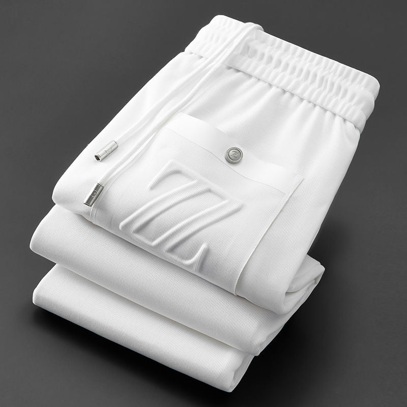 Bequeme Jogginghose für Männer, die Komfort, Bewegungsfreiheit und modernes Design vereint.