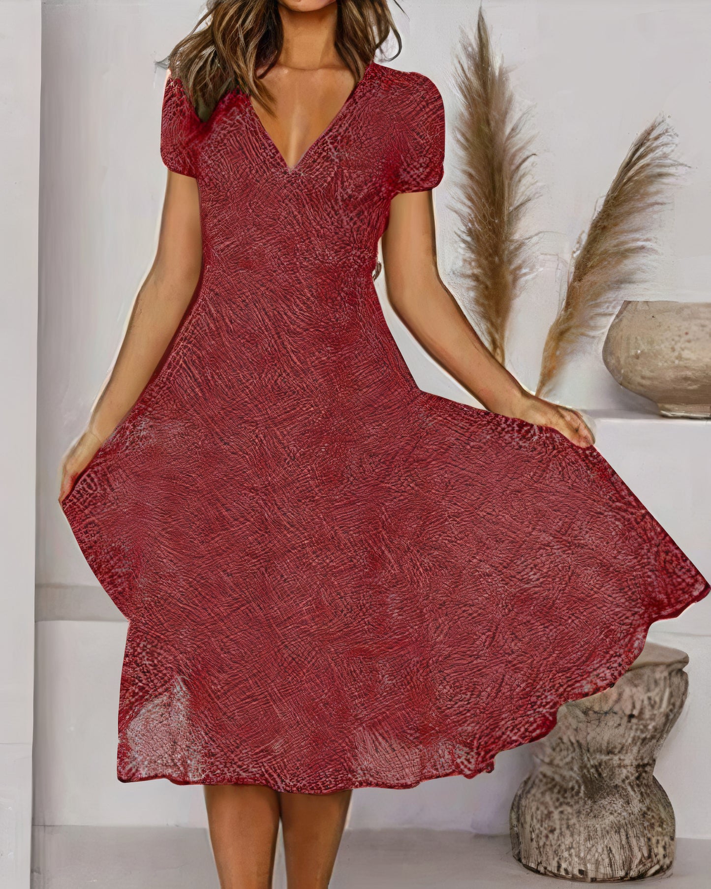 Luftiges geblümtes Chiffonkleid für den Sommer mit elegantem Schnitt und fließendem Stoff