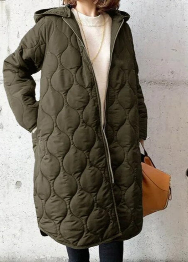 Schicker warmer Wintermantel mit Kapuze für Frauen, elegant und gemütlich für kalte Tage.