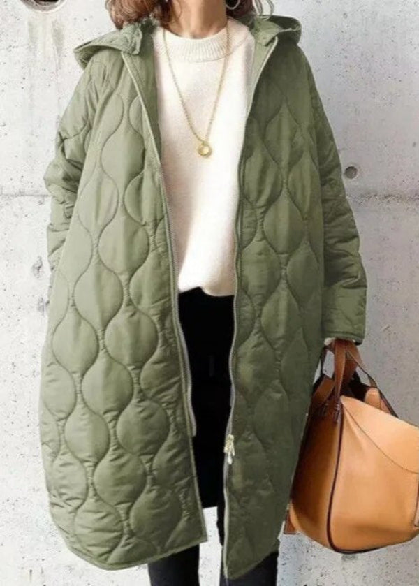Schicker warmer Wintermantel mit Kapuze für Frauen, elegant und gemütlich für kalte Tage.