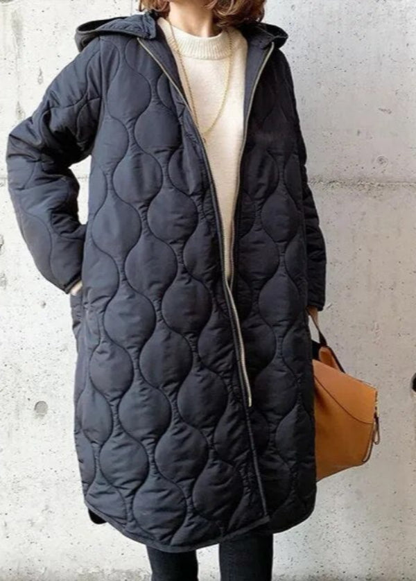 Schicker warmer Wintermantel mit Kapuze für Frauen, elegant und gemütlich für kalte Tage.