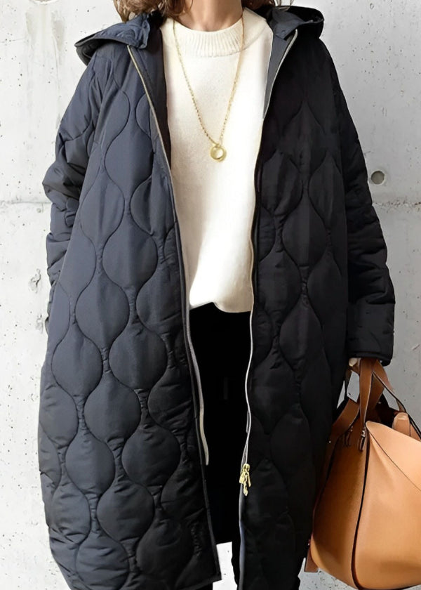 Schicker warmer Wintermantel mit Kapuze für Frauen, elegant und gemütlich für kalte Tage.