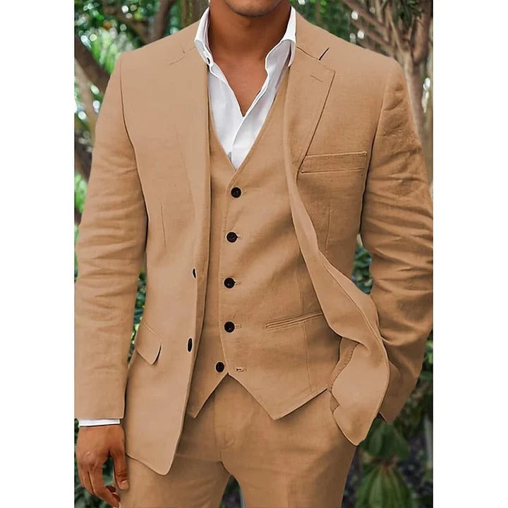 3-teiliger Herren-Leinenanzug mit Blazer, Weste und Hose in klassischer Passform, dargestellt an einem Modell.