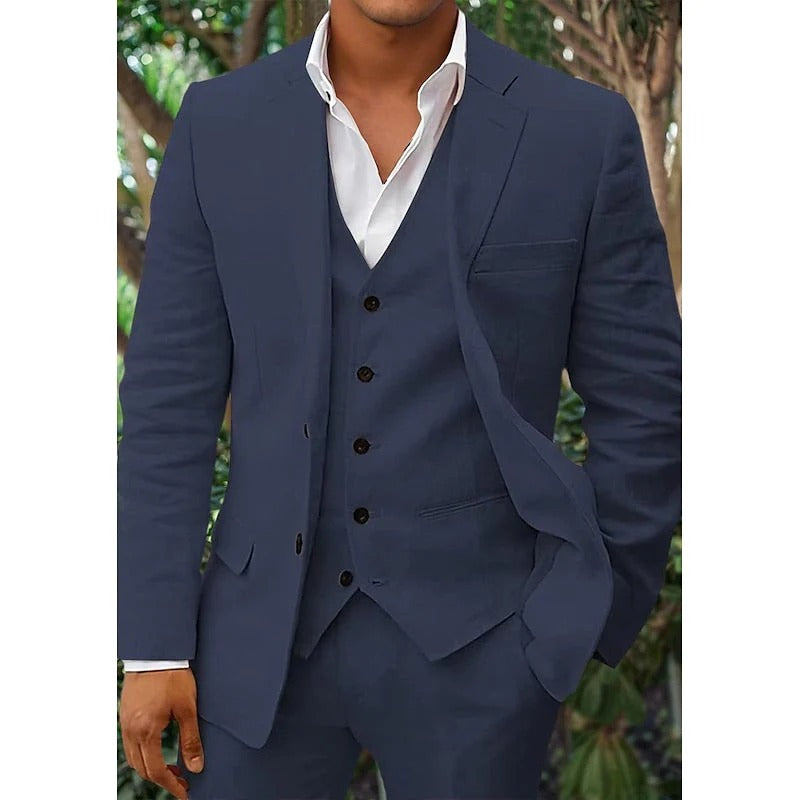3-teiliger Herren-Leinenanzug mit Blazer, Weste und Hose in klassischer Passform, dargestellt an einem Modell.