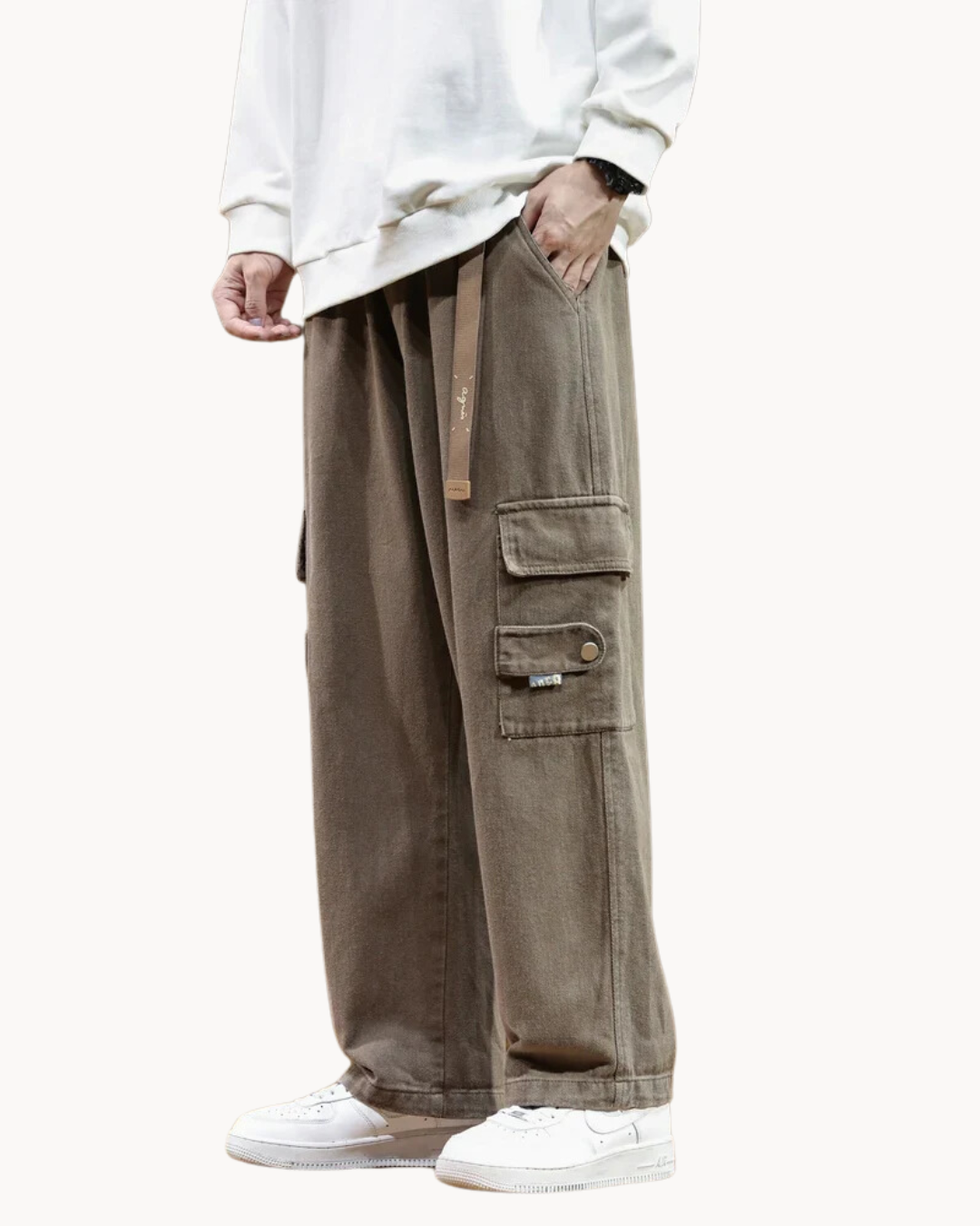 Atmungsaktive Sommer-Cargo-Hose für Männer mit leichtem Stoff und praktischen Taschen.
