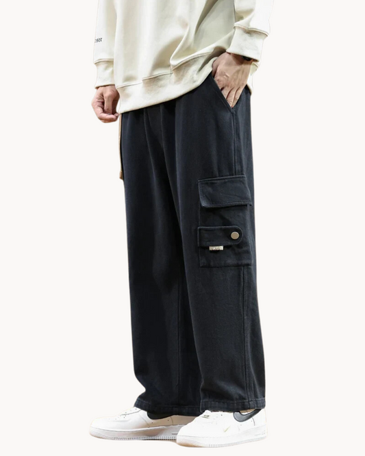 Atmungsaktive Sommer-Cargo-Hose für Männer mit leichtem Stoff und praktischen Taschen.