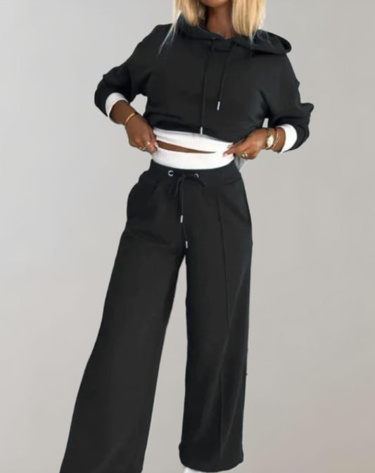 Damen-Loungewear-Set mit Kapuze und weiter Hose für ultimativen Komfort und entspannten Stil.