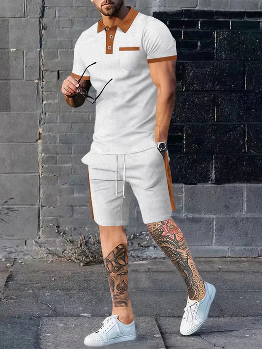 Luxuriöses Sommer-Set für Männer mit stilvollem Poloshirt und Shorts