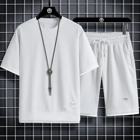Sommer-Set für Männer mit Kurzarmhemd und Shorts – stilvoll und bequem.