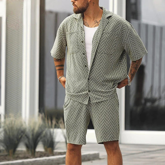 Stilvolles Herrenset für den Sommer – leicht, elegant und perfekt für warme Tage.