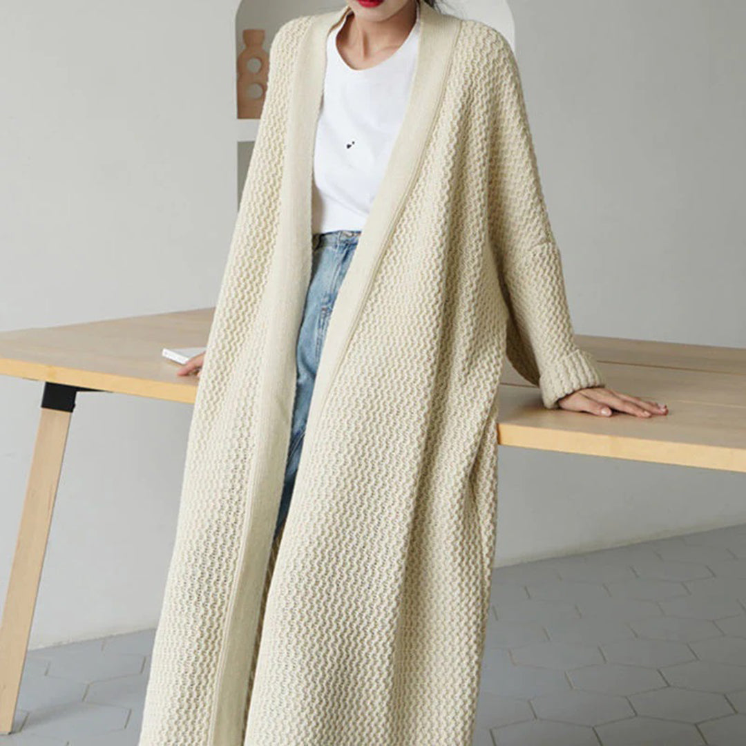 Stylische Strickjacke in Übergröße, bequem und modern, ideal für entspannte und modische Looks.