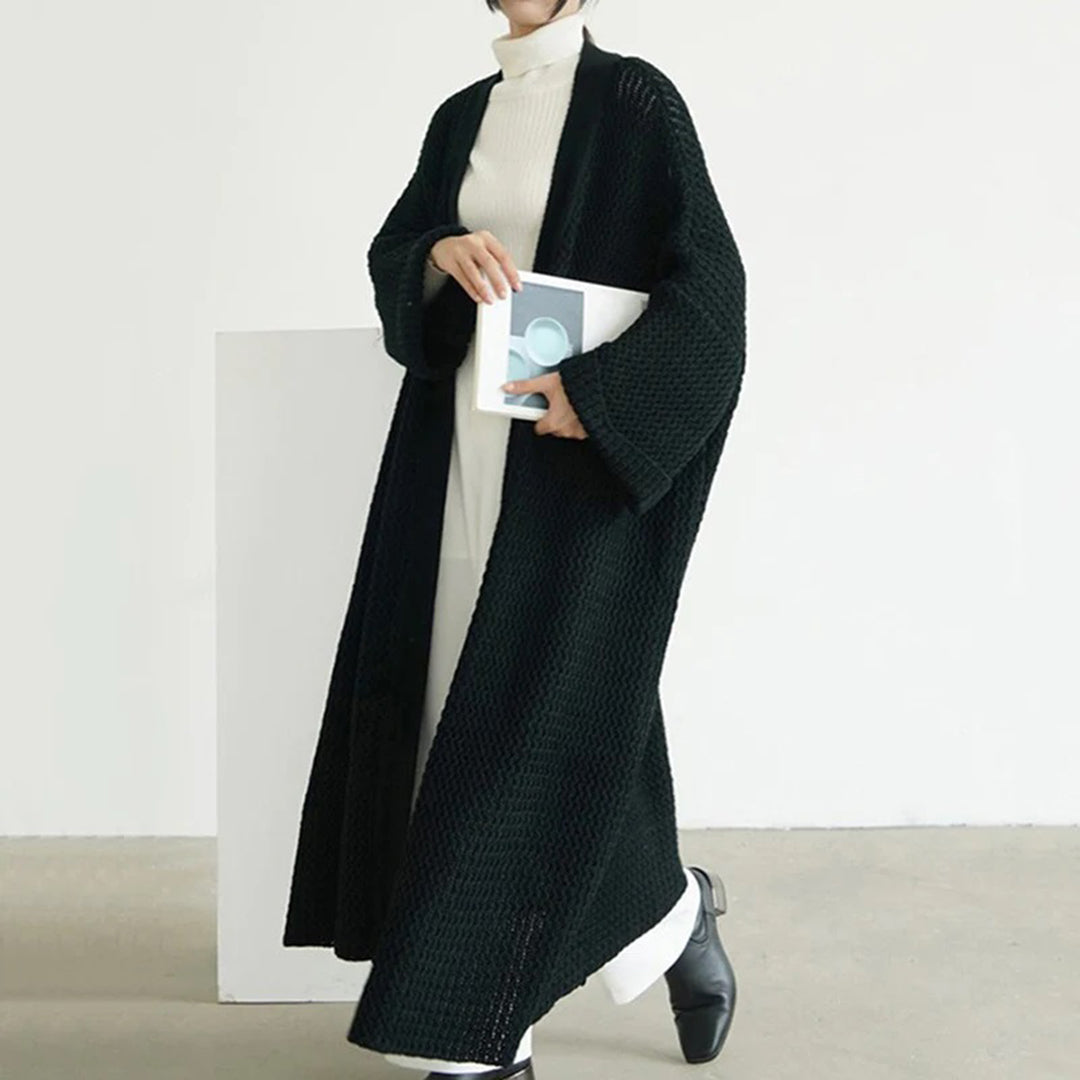 Stylische Strickjacke in Übergröße, bequem und modern, ideal für entspannte und modische Looks.