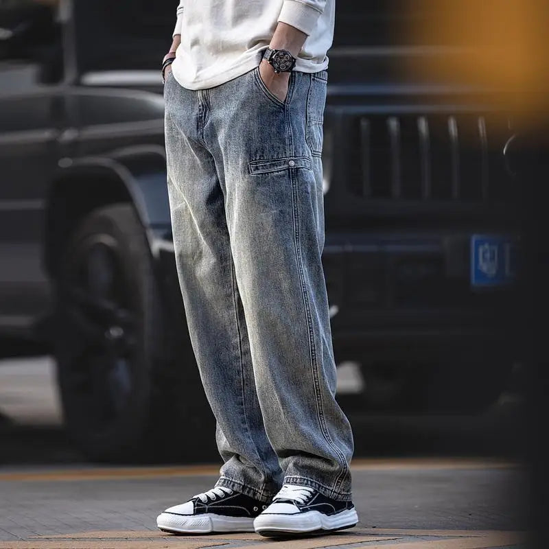 Trendige gewaschene Sommerjeans für Männer – leicht, atmungsaktiv und perfekt für warme Tage.
