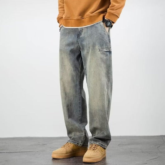 Trendige gewaschene Sommerjeans für Männer – leicht, atmungsaktiv und perfekt für warme Tage.