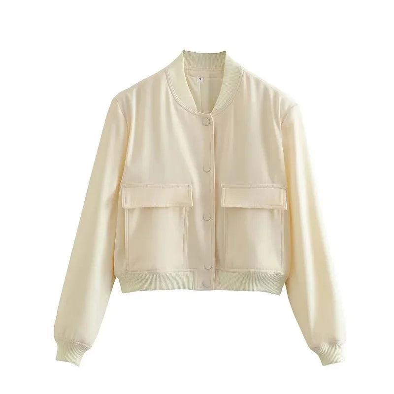Trendy warme Baseball Jacke für Damen, ideal für Herbst- und Wintertage.