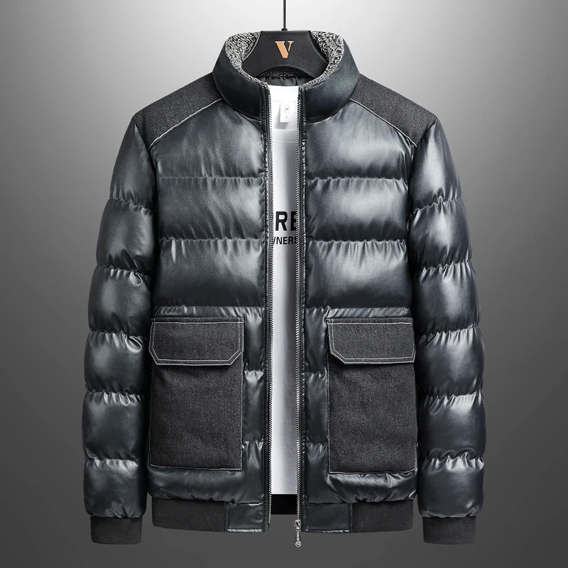 Warme, wasserdichte Winterjacke für Männer mit wärmender Polsterung und stilvollem Design, ideal für kalte Herbst- und Wintertage.